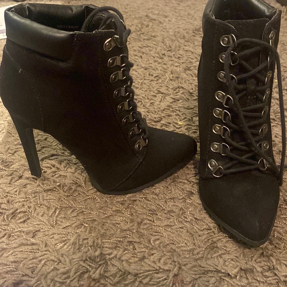 Black heel booties